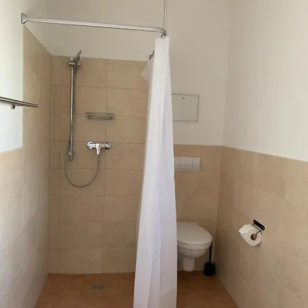 Apartment In Ruhig, Modern Und Stadtnah Mit Blick Ins Grüne Schwerin (Mecklenburg-Vorpommern)